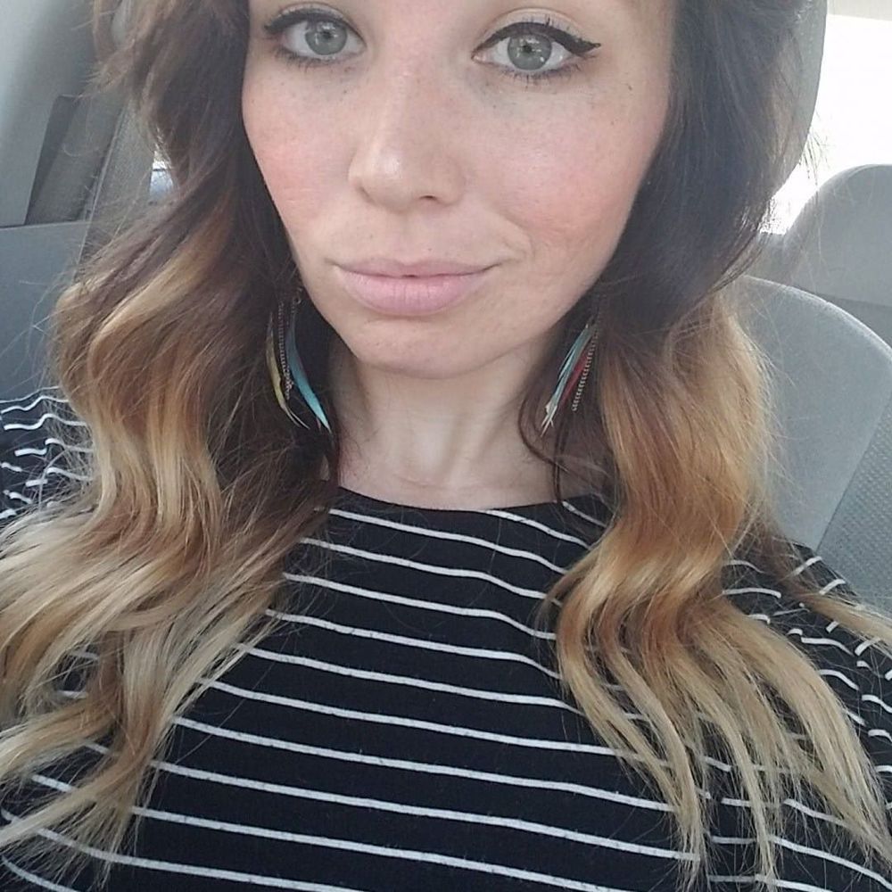 Meet your Posher, Alicia